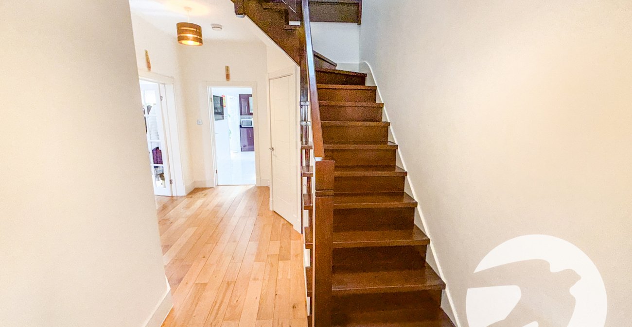 4 bedroom house for sale in London | Robinson Jackson