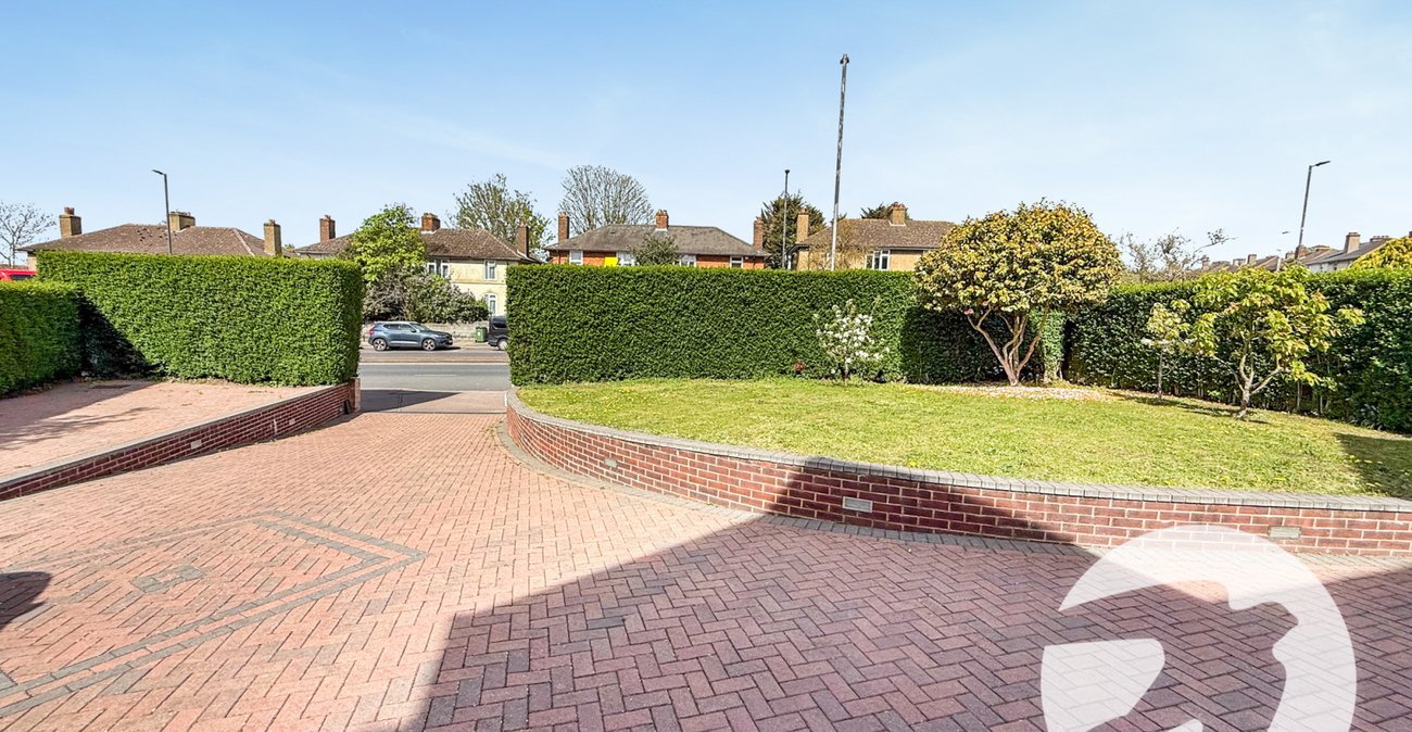 4 bedroom house for sale in London | Robinson Jackson