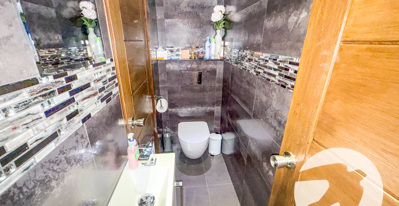 4 bedroom house for sale in London | Robinson Jackson