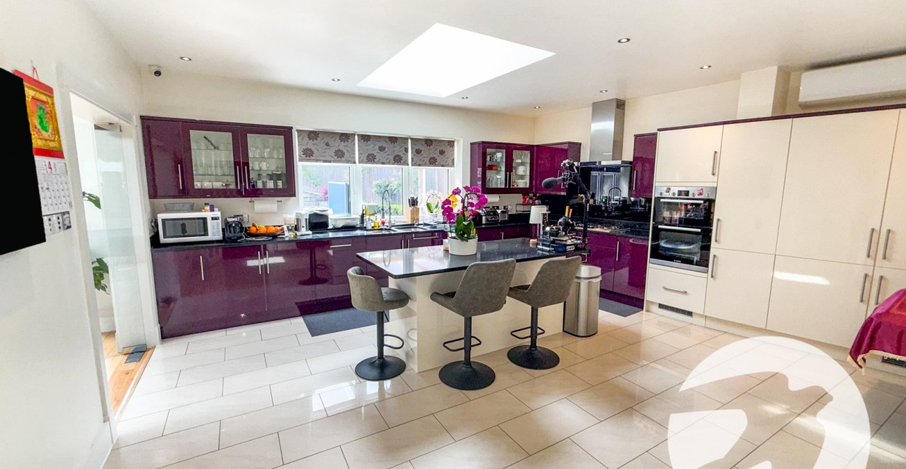 4 bedroom house for sale in London | Robinson Jackson