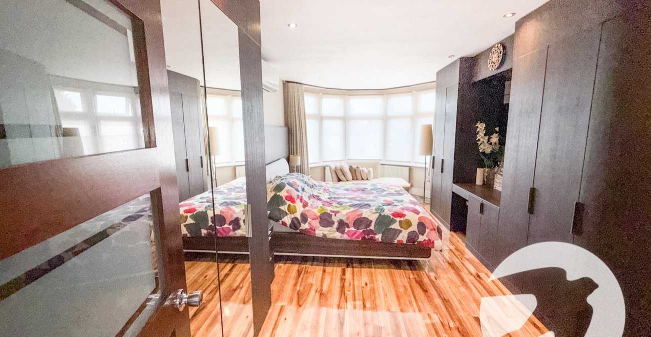 4 bedroom house for sale in London | Robinson Jackson