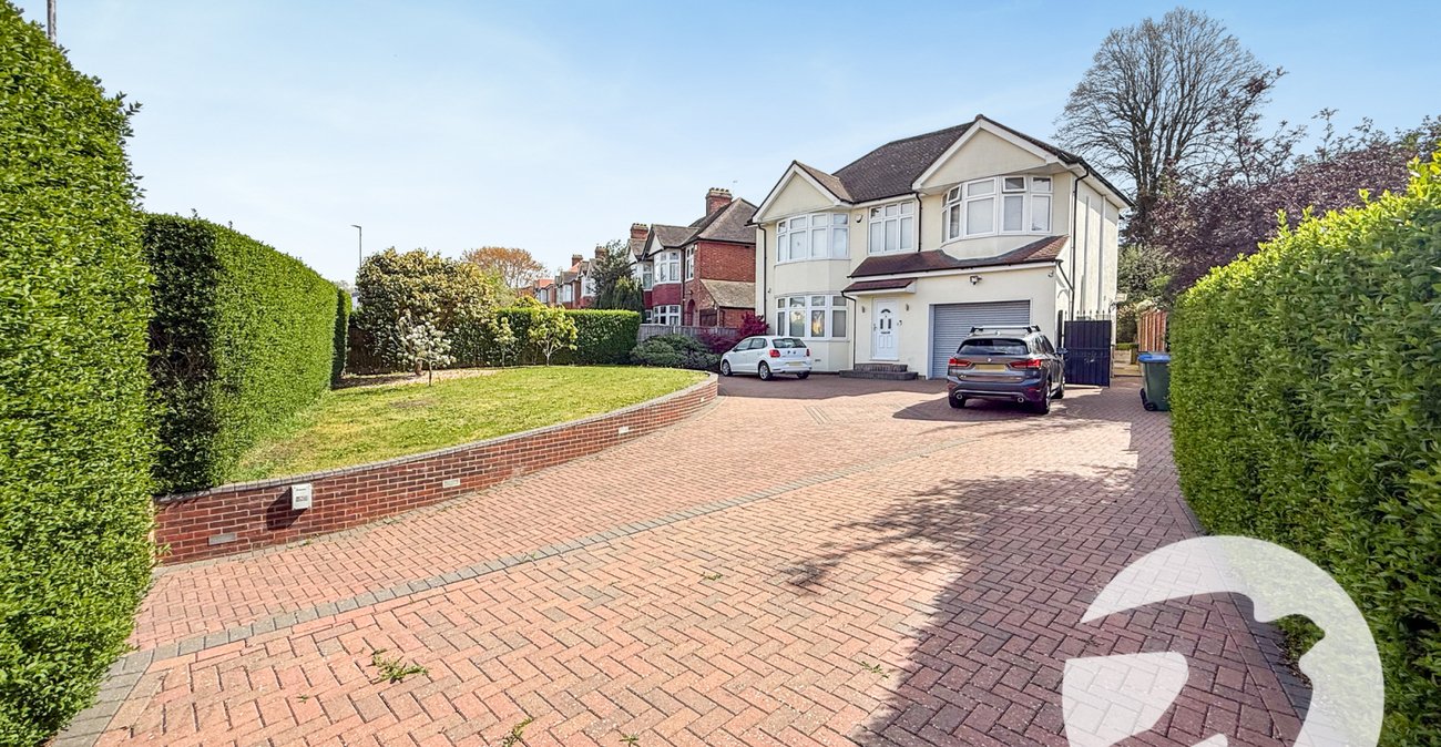 4 bedroom house for sale in London | Robinson Jackson