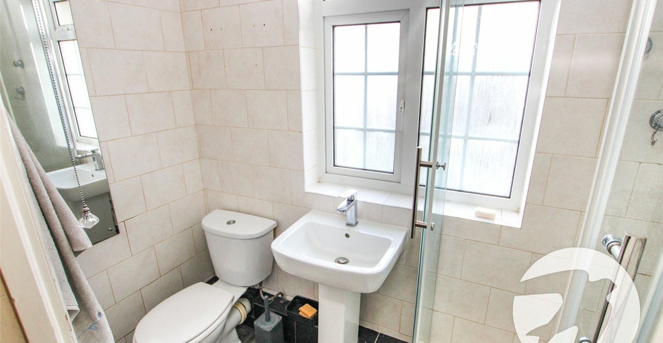 4 bedroom house for sale in London | Robinson Jackson