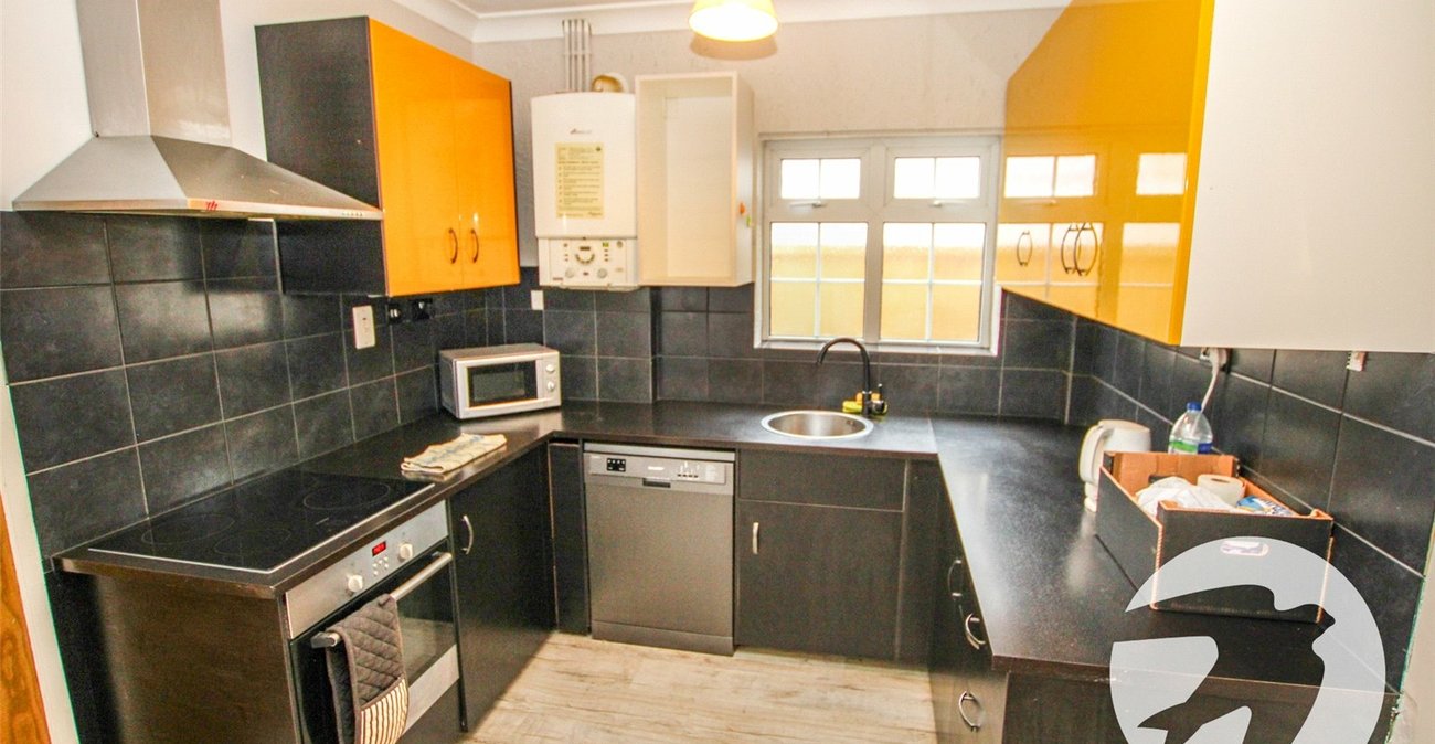 4 bedroom house for sale in London | Robinson Jackson