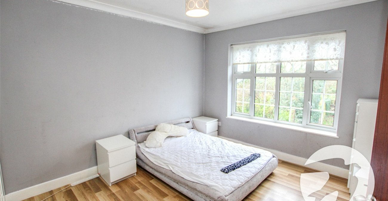 4 bedroom house for sale in London | Robinson Jackson