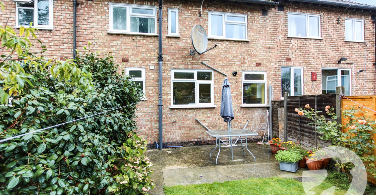 3 bedroom house for sale in London | Robinson Jackson