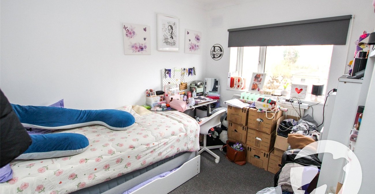 3 bedroom house for sale in London | Robinson Jackson