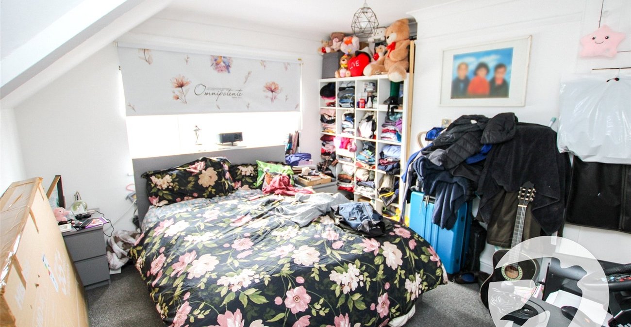 3 bedroom house for sale in London | Robinson Jackson