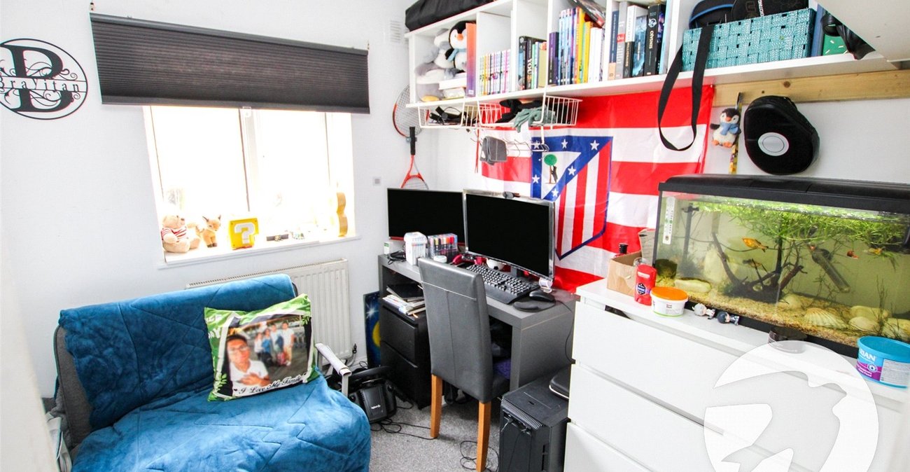 3 bedroom house for sale in London | Robinson Jackson