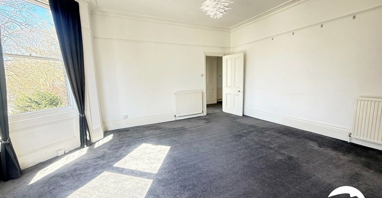 2 bedroom property for sale in London | Robinson Jackson