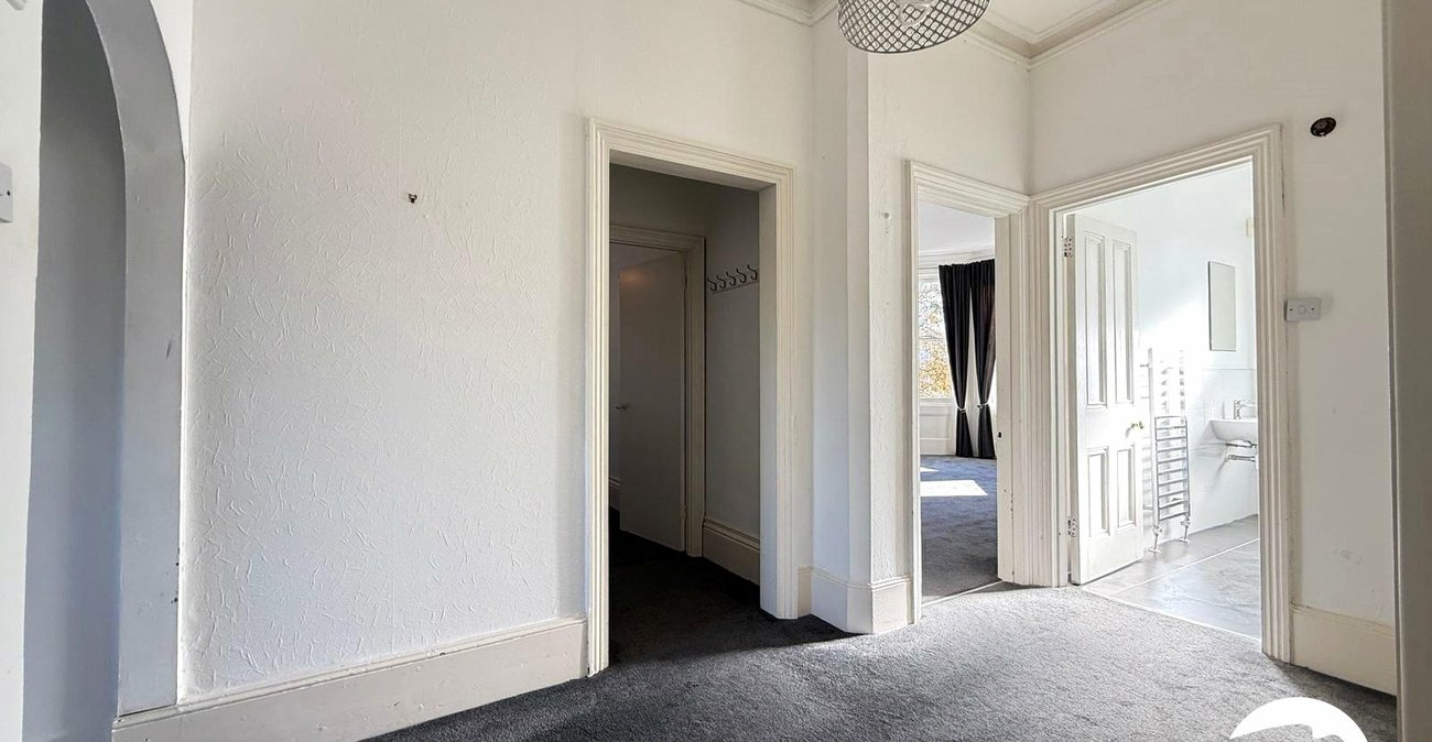 2 bedroom property for sale in London | Robinson Jackson