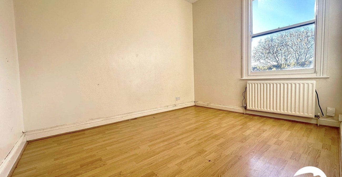 2 bedroom property for sale in London | Robinson Jackson