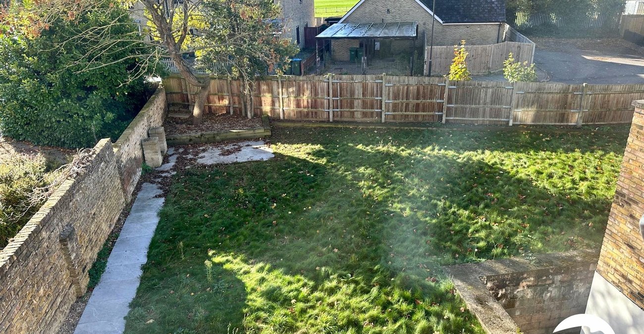 2 bedroom property for sale in London | Robinson Jackson