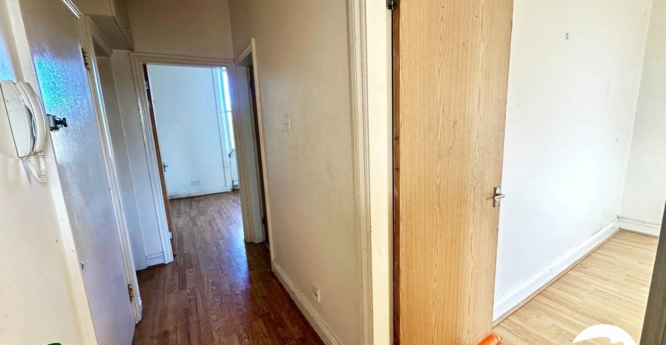 2 bedroom property for sale in London | Robinson Jackson