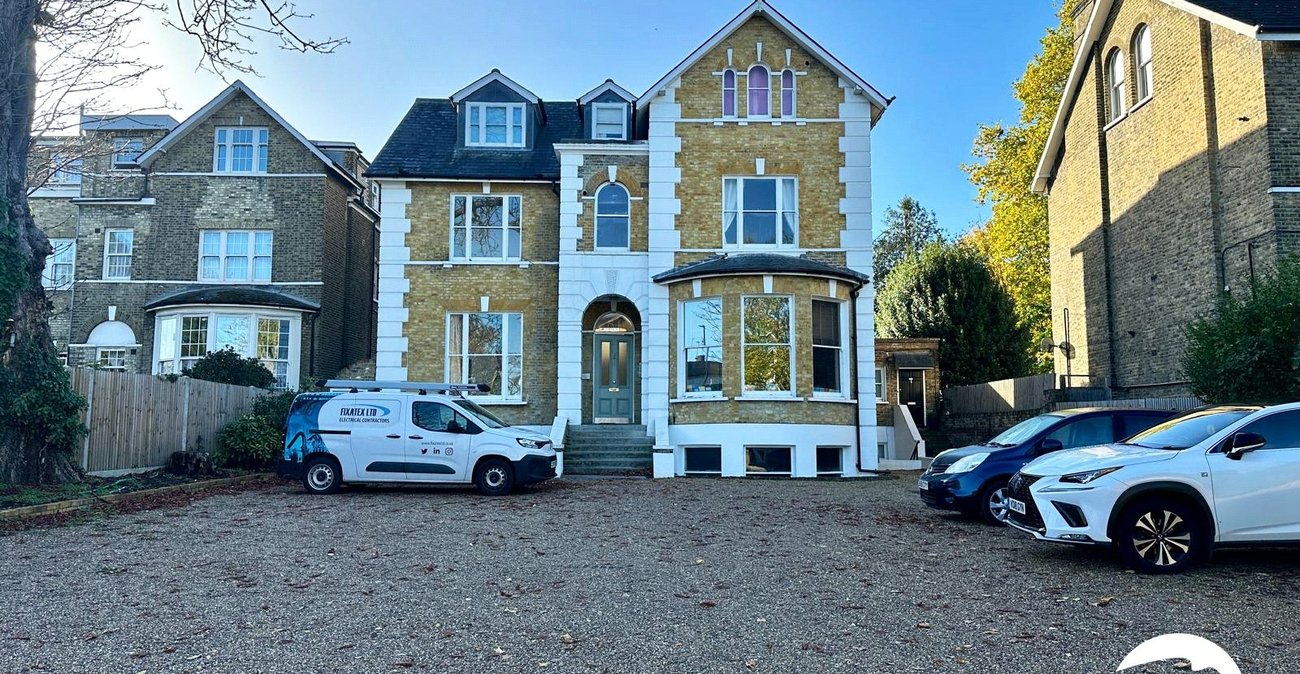 2 bedroom property for sale in London | Robinson Jackson