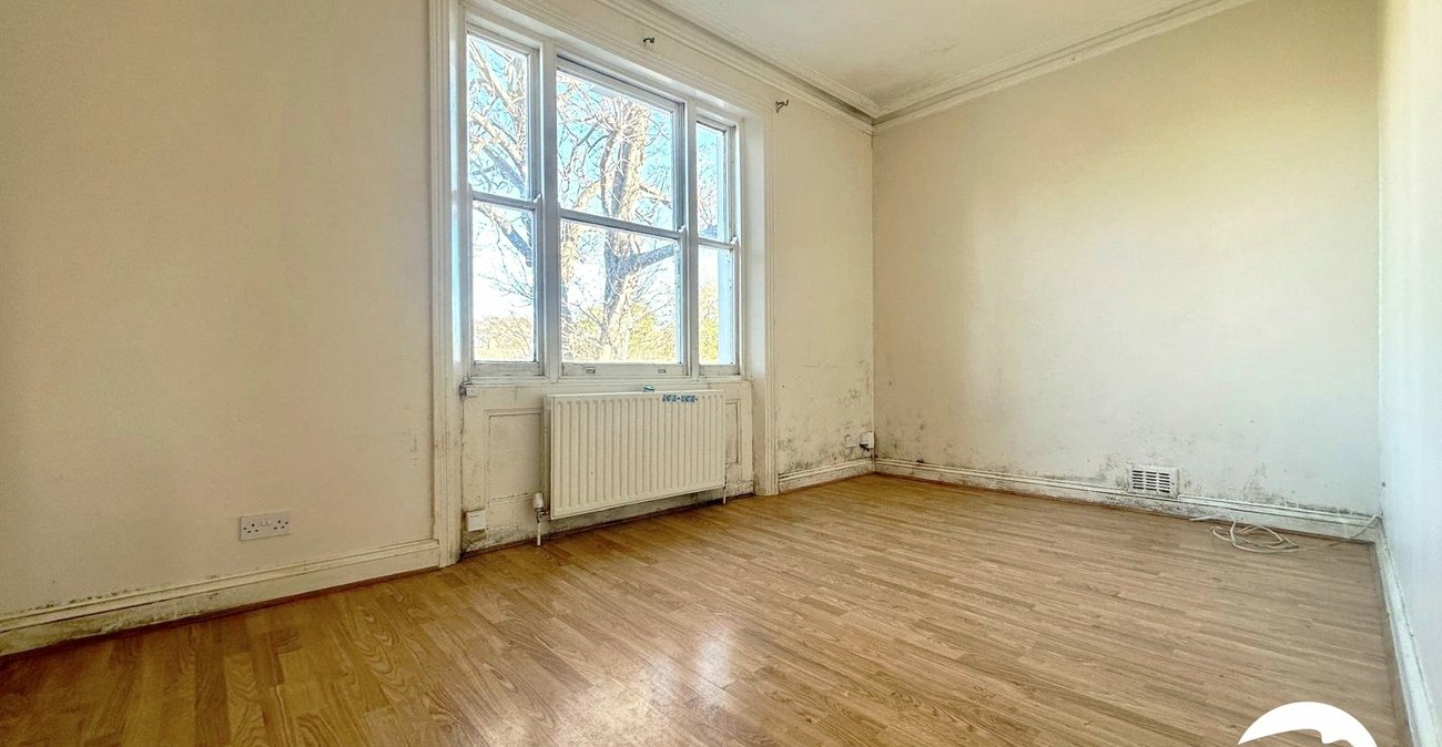 2 bedroom property for sale in London | Robinson Jackson