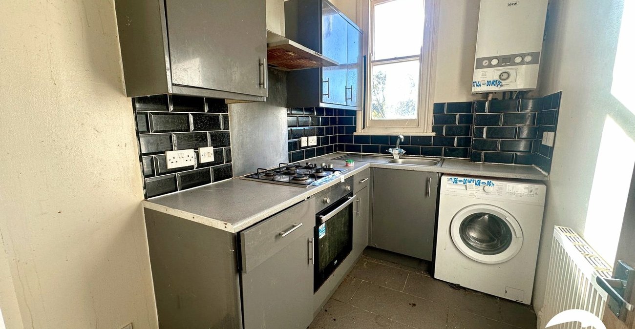 2 bedroom property for sale in London | Robinson Jackson