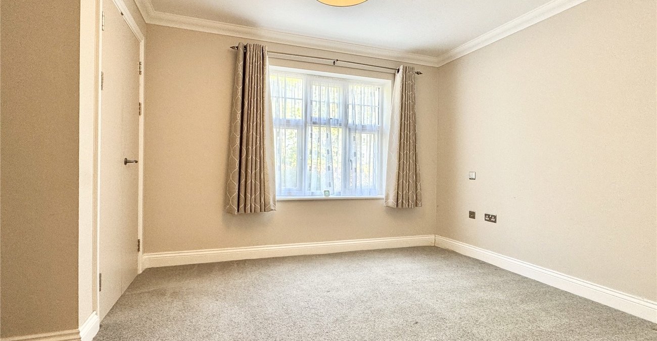 1 bedroom property for sale in Rowhill Road | Robinson Jackson