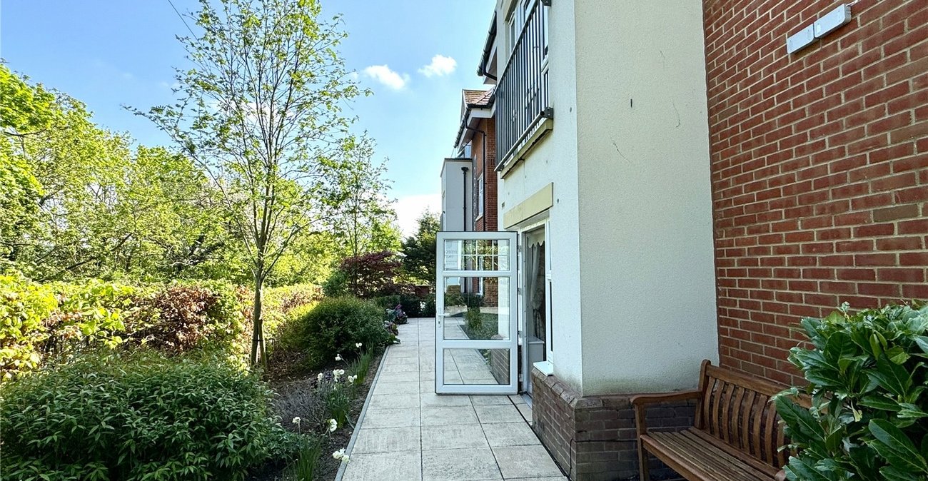 1 bedroom property for sale in Rowhill Road | Robinson Jackson