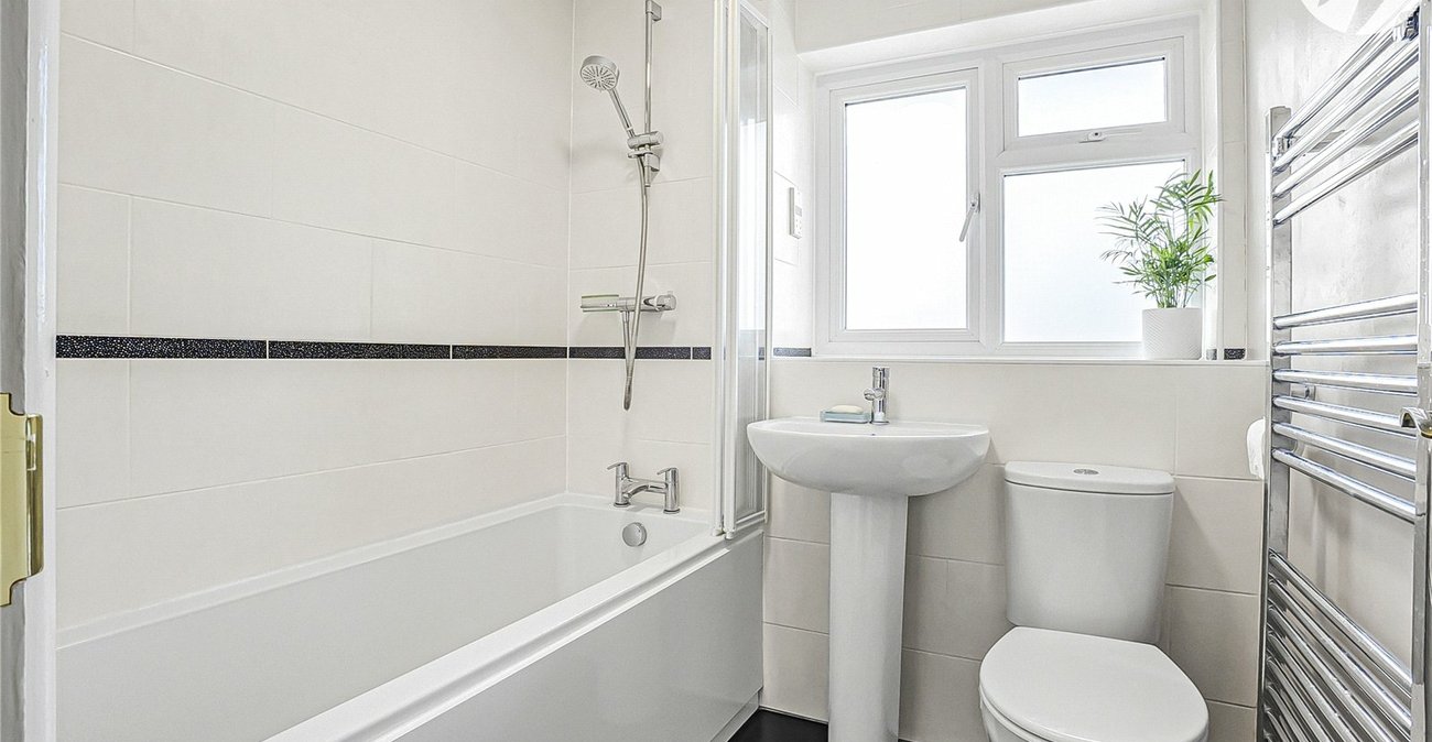 4 bedroom house for sale in Hextable | Robinson Jackson