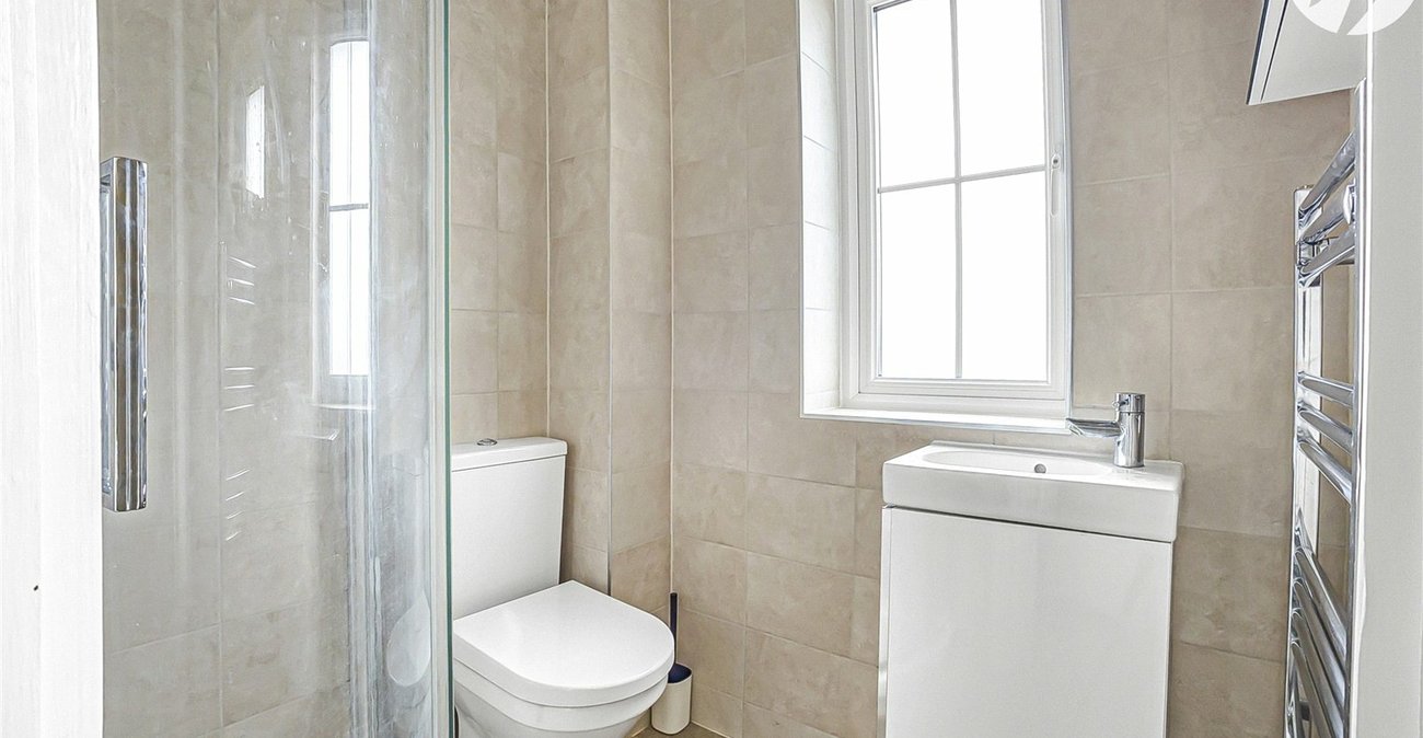 4 bedroom house for sale in Hextable | Robinson Jackson