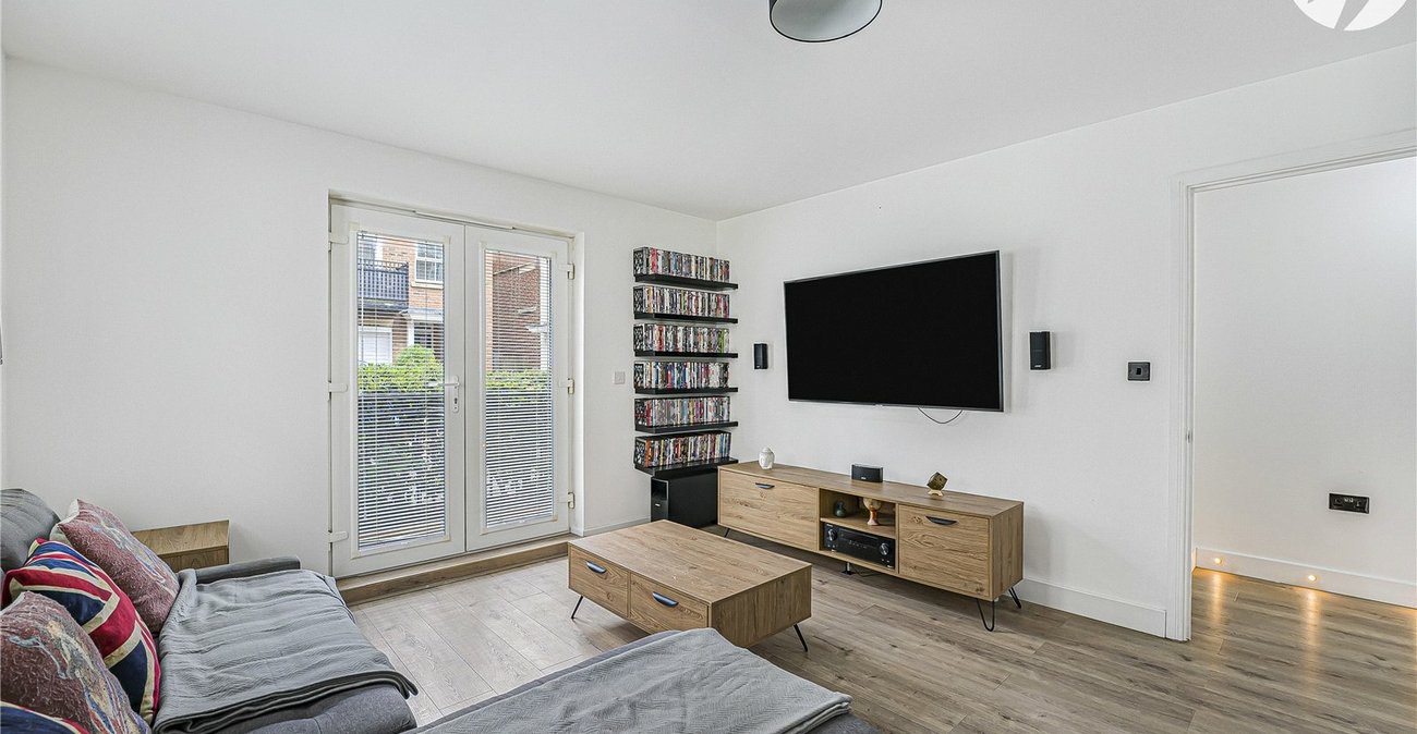 2 bedroom property for sale in Greenhithe | Robinson Jackson