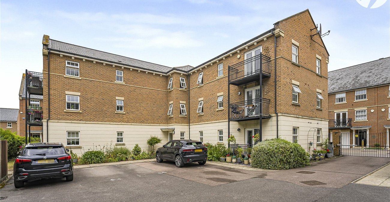 2 bedroom property for sale in Greenhithe | Robinson Jackson