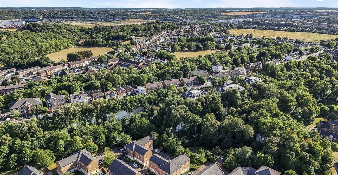 2 bedroom property for sale in Greenhithe | Robinson Jackson