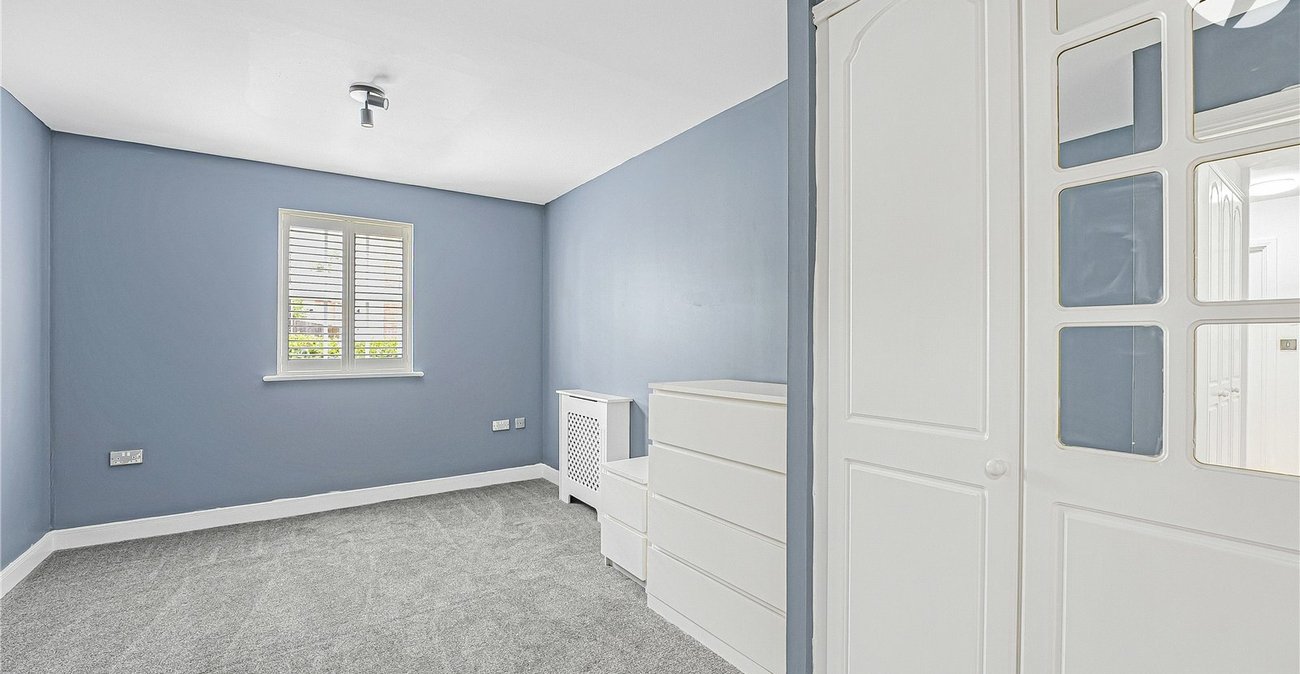 2 bedroom property for sale in Greenhithe | Robinson Jackson