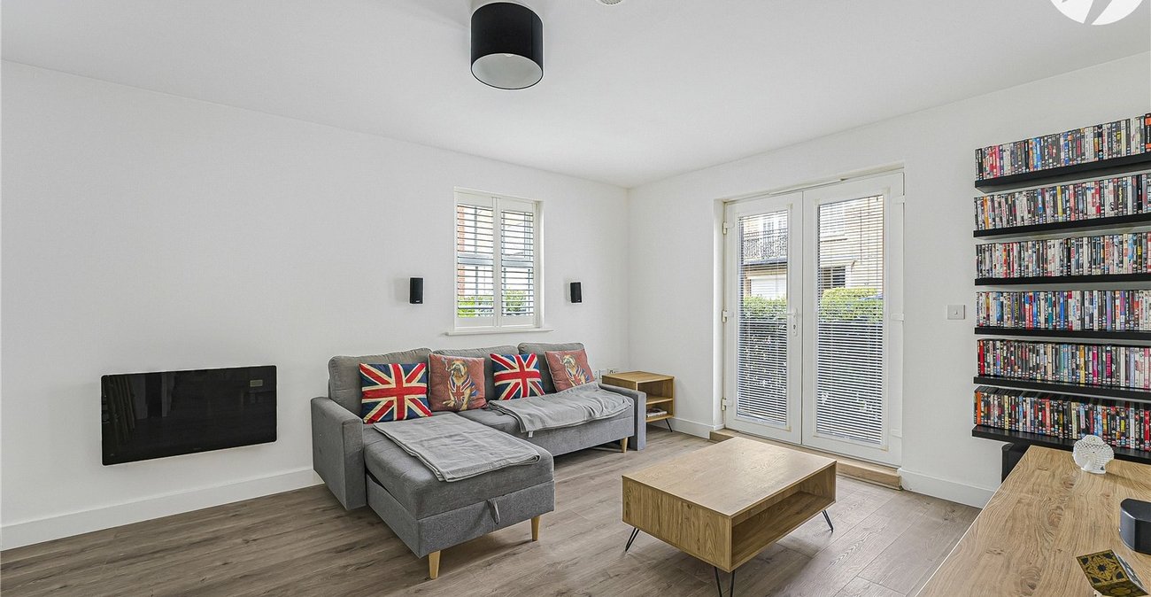 2 bedroom property for sale in Greenhithe | Robinson Jackson