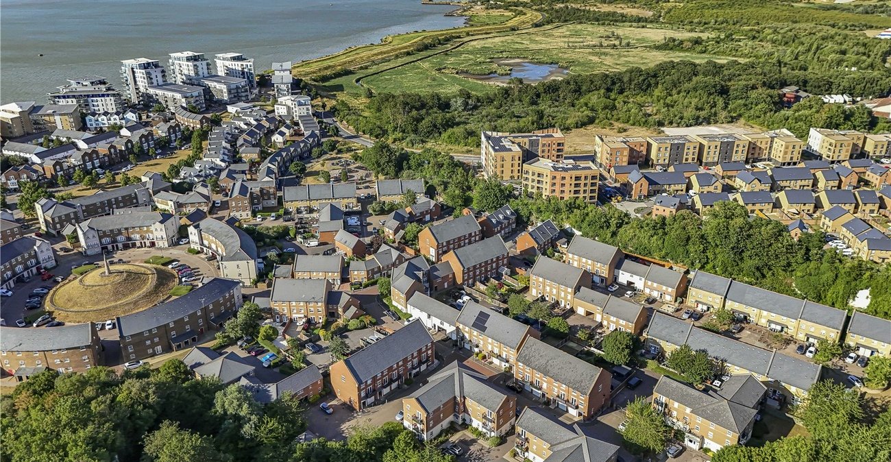 2 bedroom property for sale in Greenhithe | Robinson Jackson