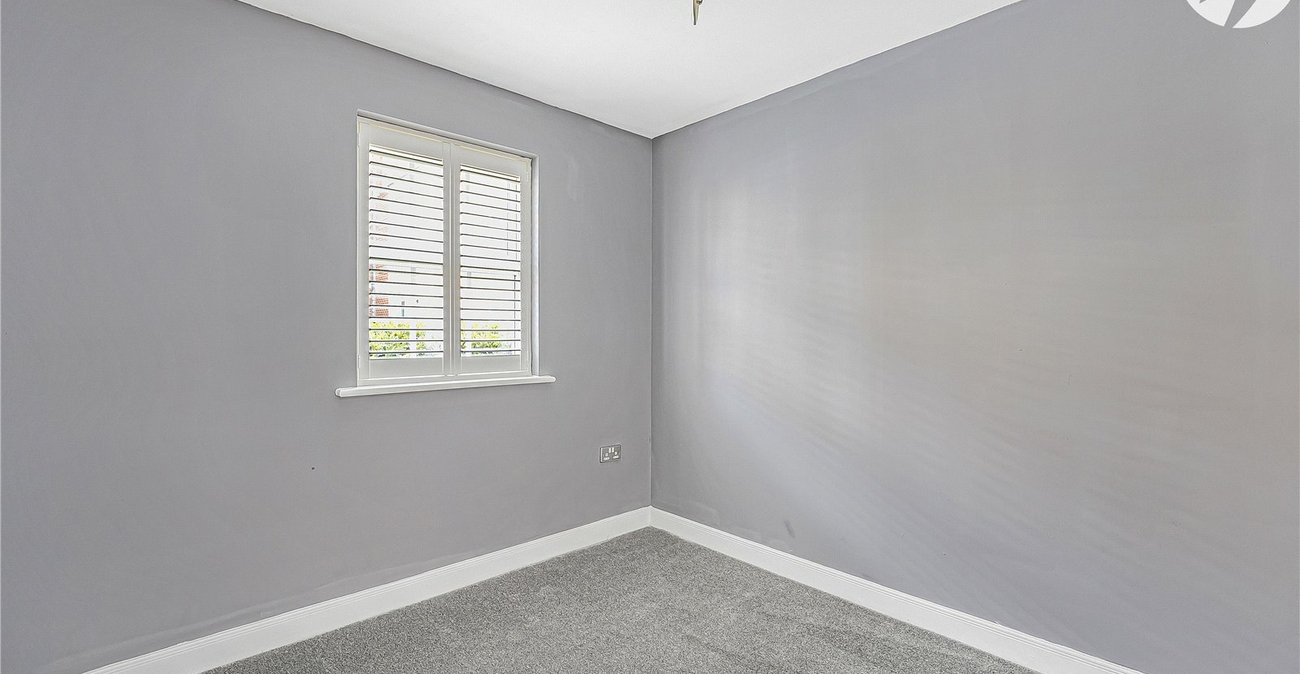 2 bedroom property for sale in Greenhithe | Robinson Jackson