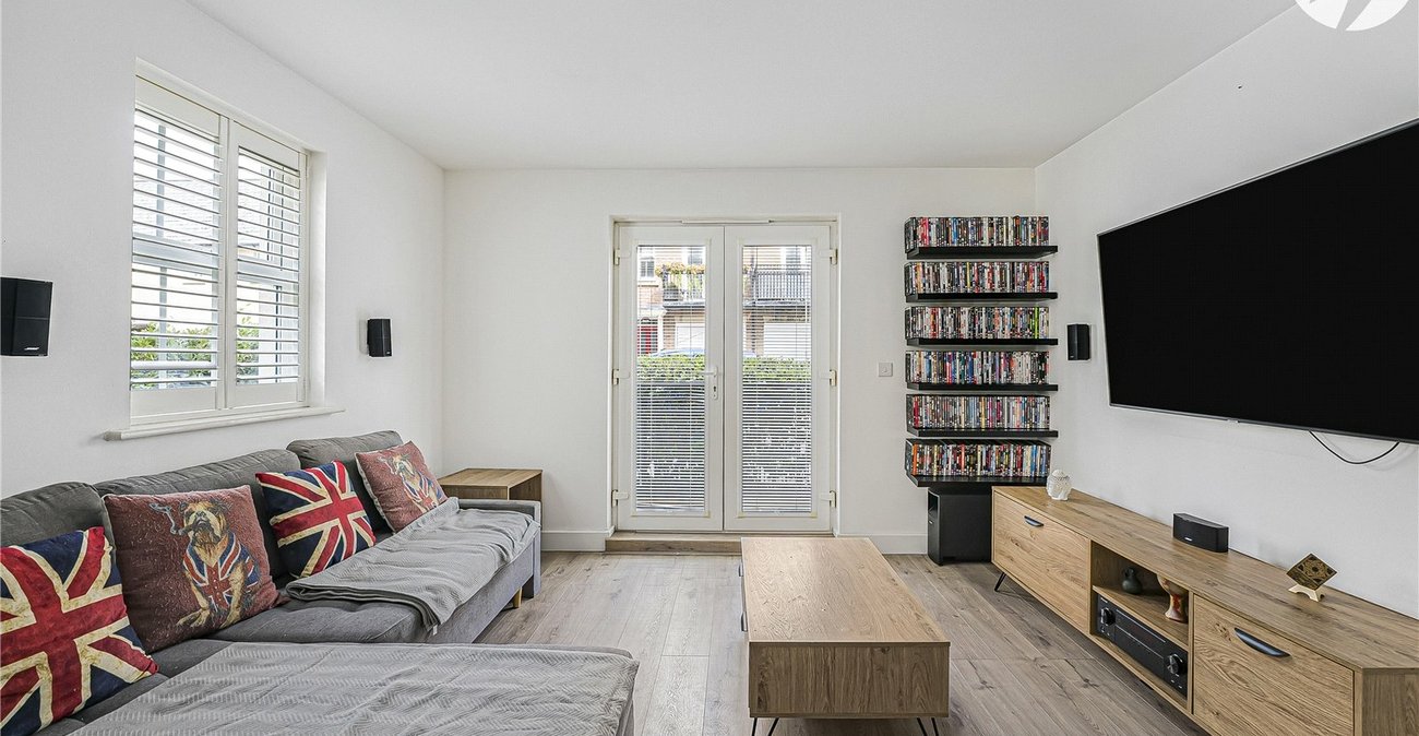 2 bedroom property for sale in Greenhithe | Robinson Jackson