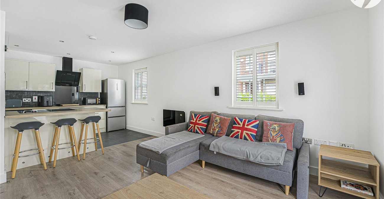 2 bedroom property for sale in Greenhithe | Robinson Jackson