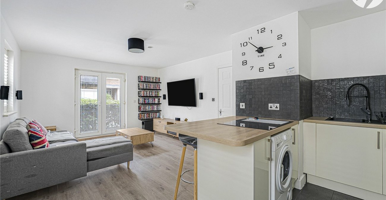 2 bedroom property for sale in Greenhithe | Robinson Jackson