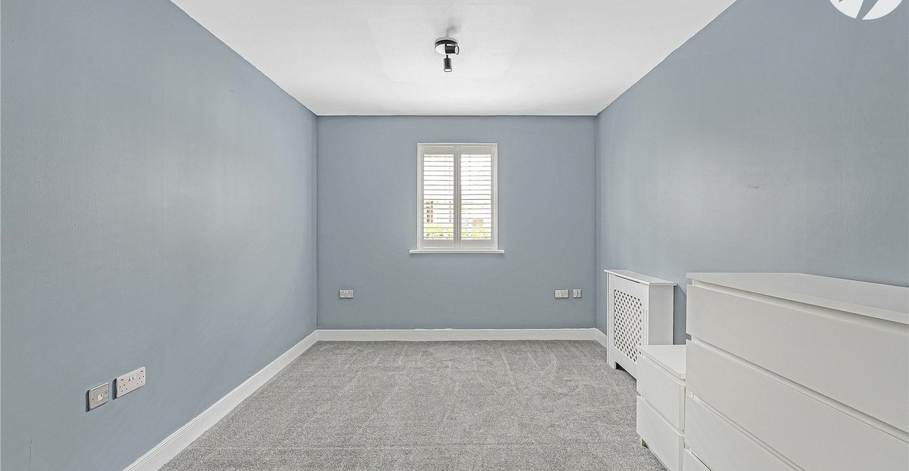 2 bedroom property for sale in Greenhithe | Robinson Jackson