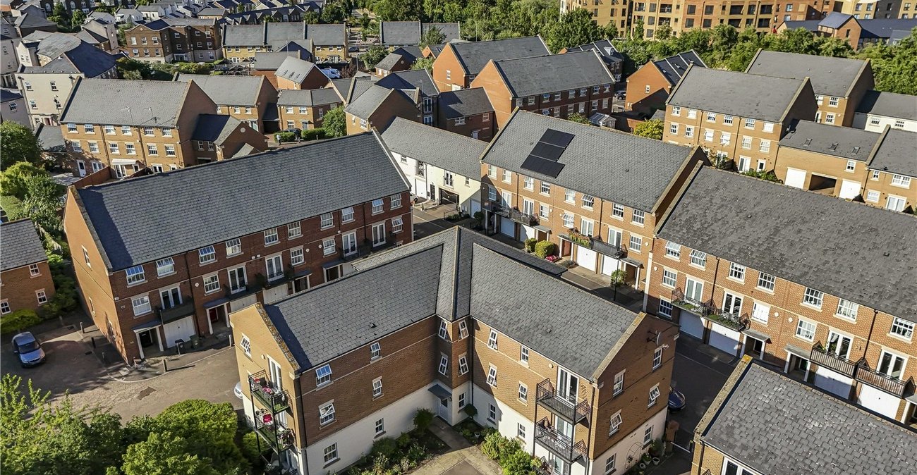 2 bedroom property for sale in Greenhithe | Robinson Jackson