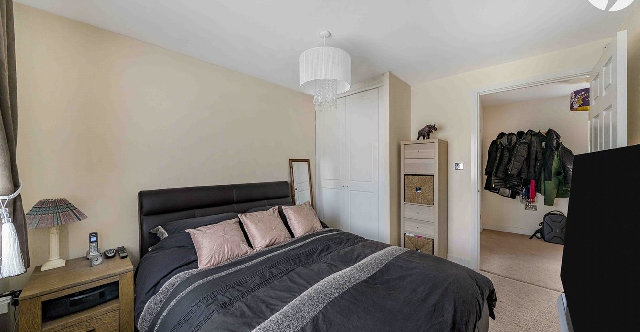 2 bedroom property for sale in Greenhithe | Robinson Jackson