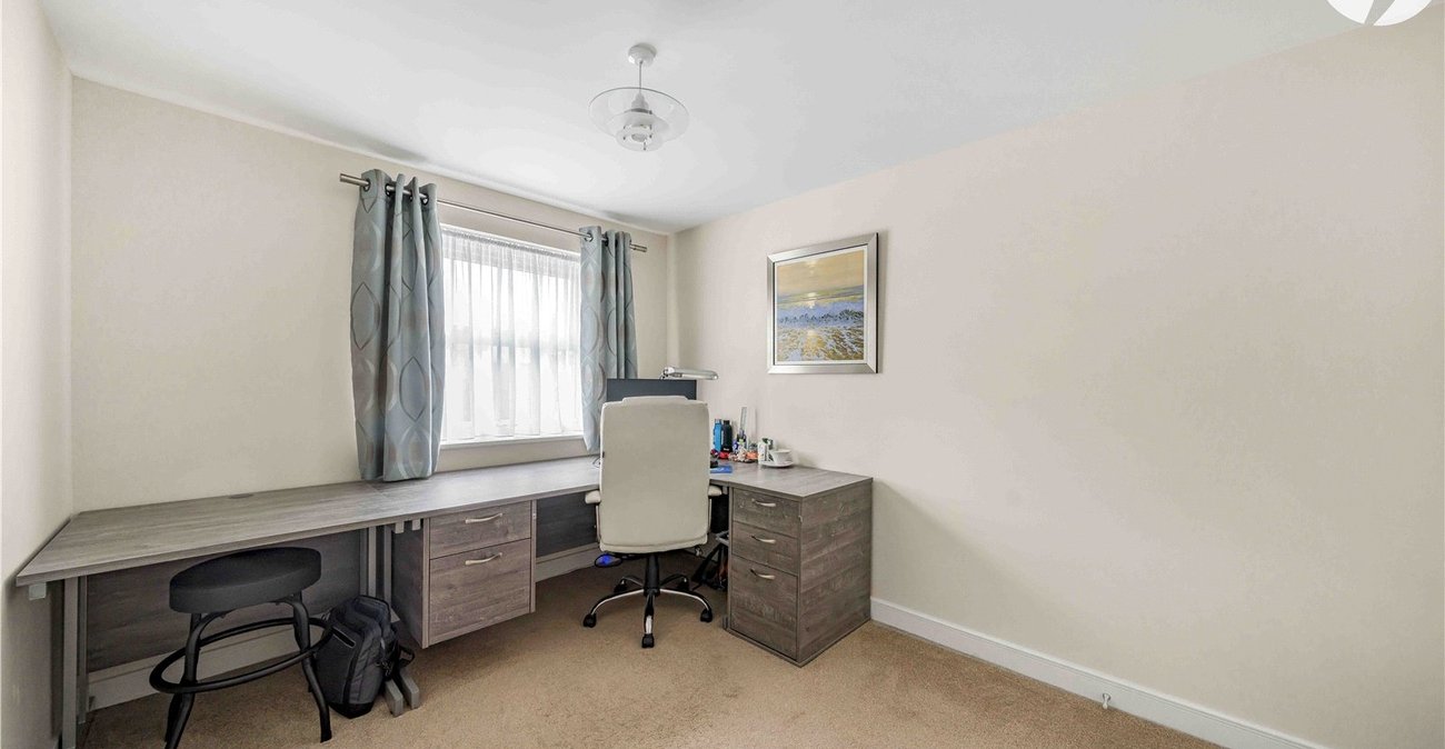 2 bedroom property for sale in Greenhithe | Robinson Jackson