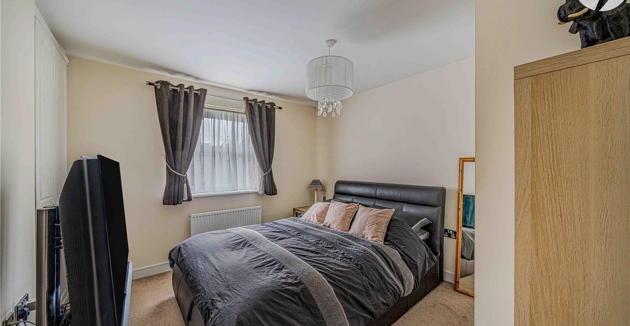 2 bedroom property for sale in Greenhithe | Robinson Jackson