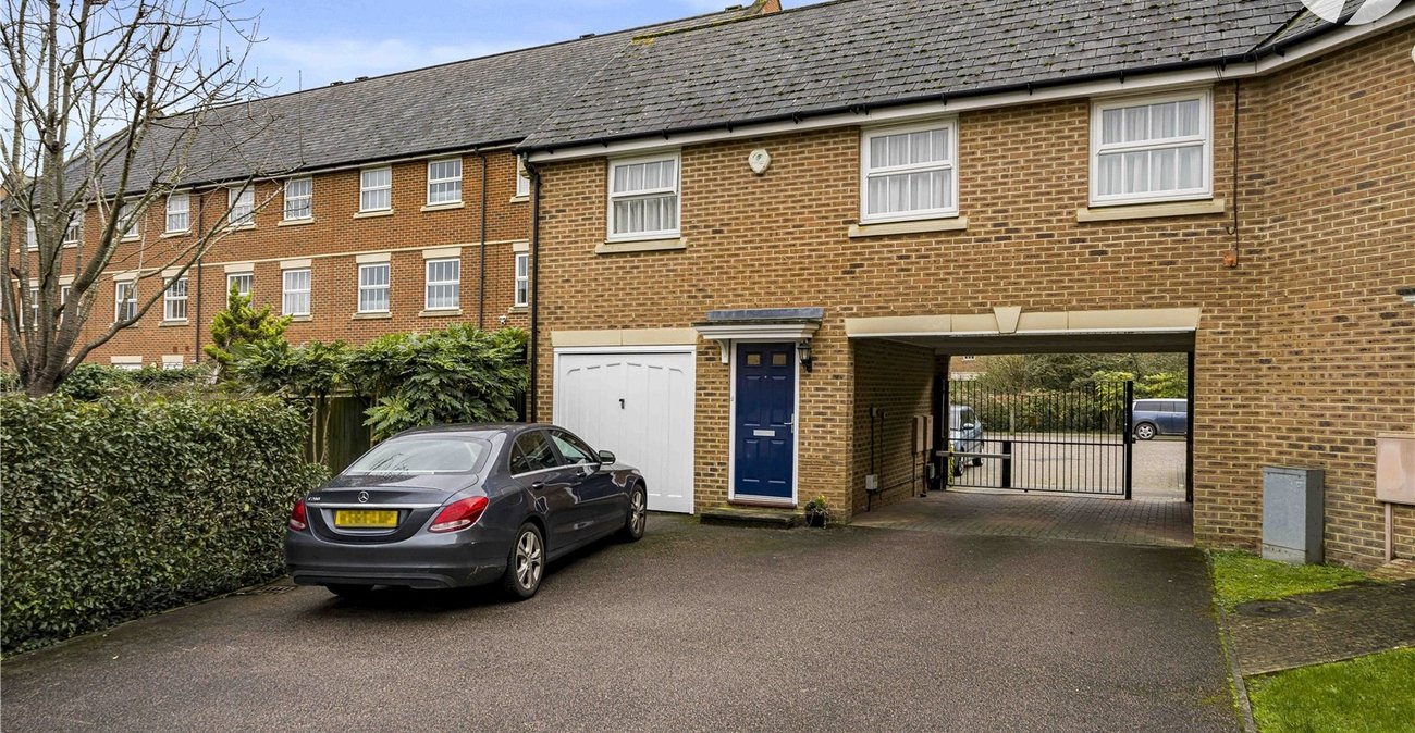 2 bedroom property for sale in Greenhithe | Robinson Jackson