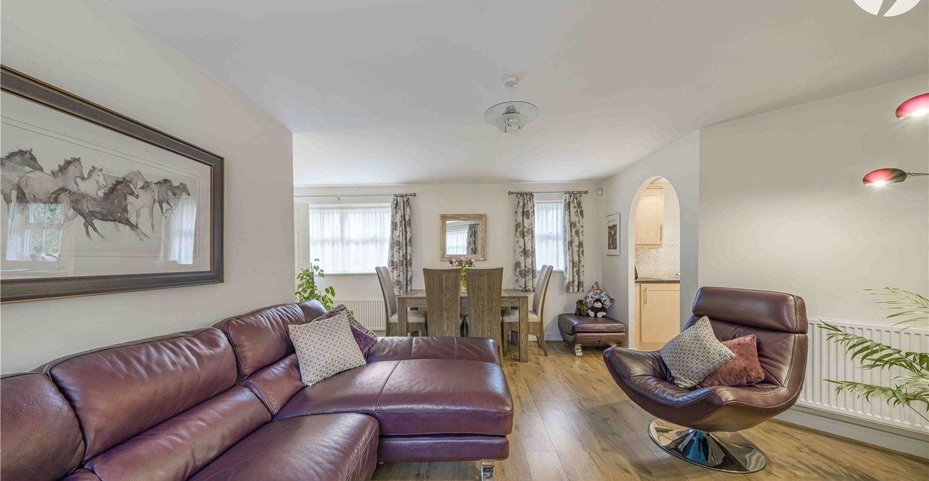 2 bedroom property for sale in Greenhithe | Robinson Jackson