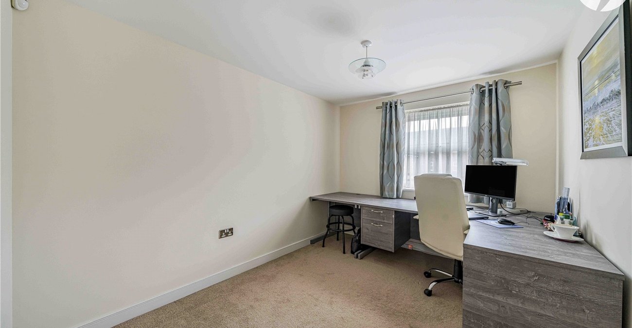2 bedroom property for sale in Greenhithe | Robinson Jackson