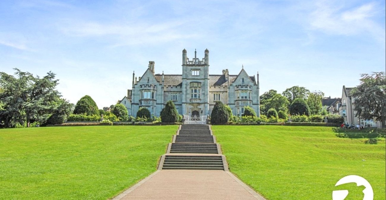 2 bedroom property for sale in Greenhithe | Robinson Jackson