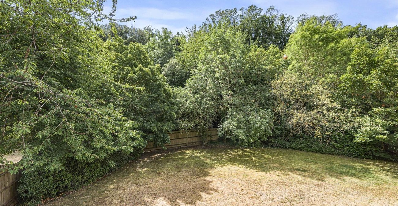 2 bedroom property for sale in Greenhithe | Robinson Jackson