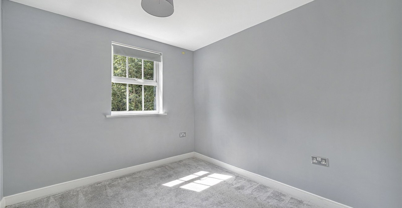 2 bedroom property for sale in Greenhithe | Robinson Jackson