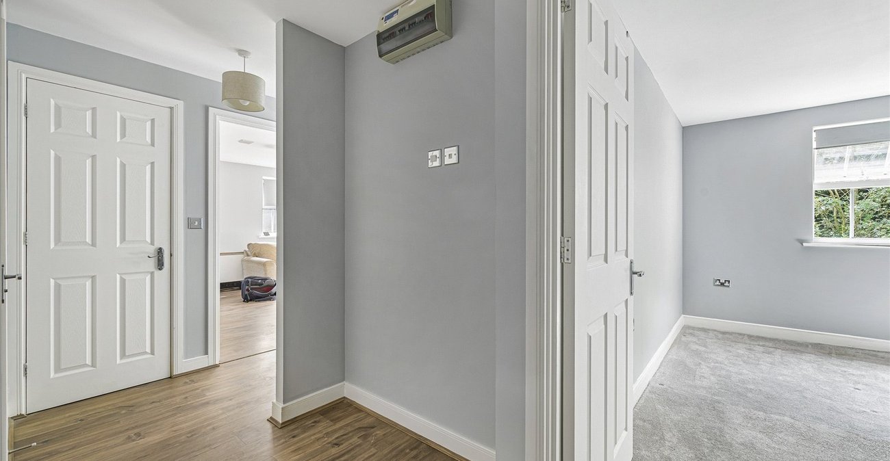 2 bedroom property for sale in Greenhithe | Robinson Jackson
