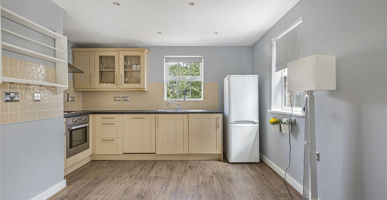 2 bedroom property for sale in Greenhithe | Robinson Jackson