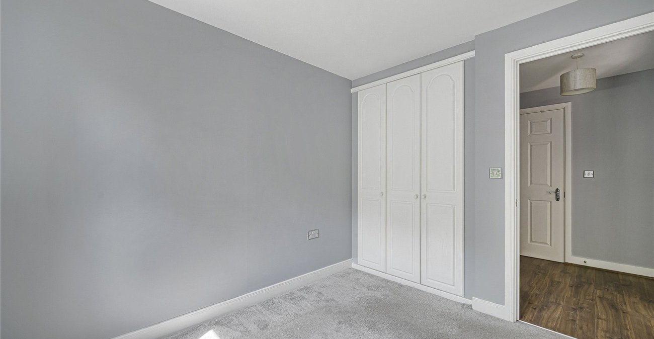 2 bedroom property for sale in Greenhithe | Robinson Jackson