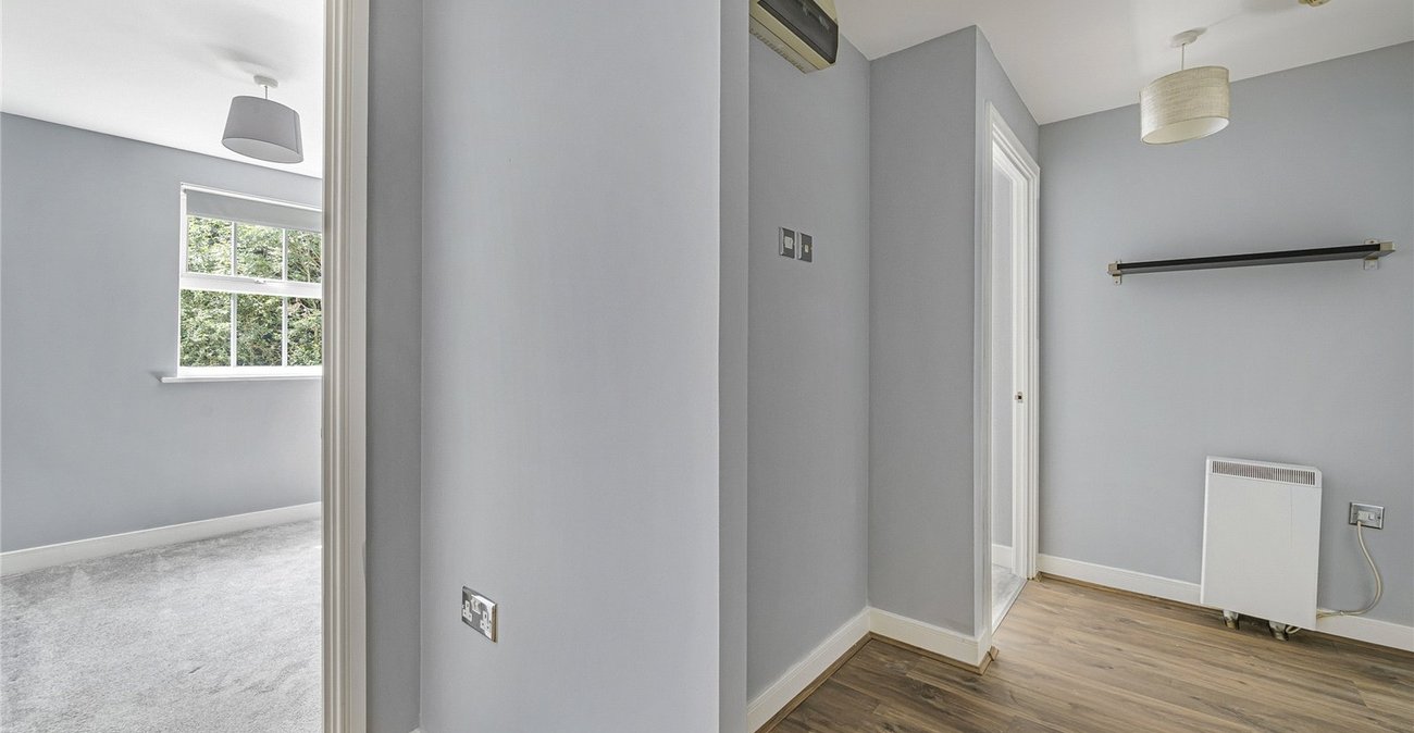 2 bedroom property for sale in Greenhithe | Robinson Jackson